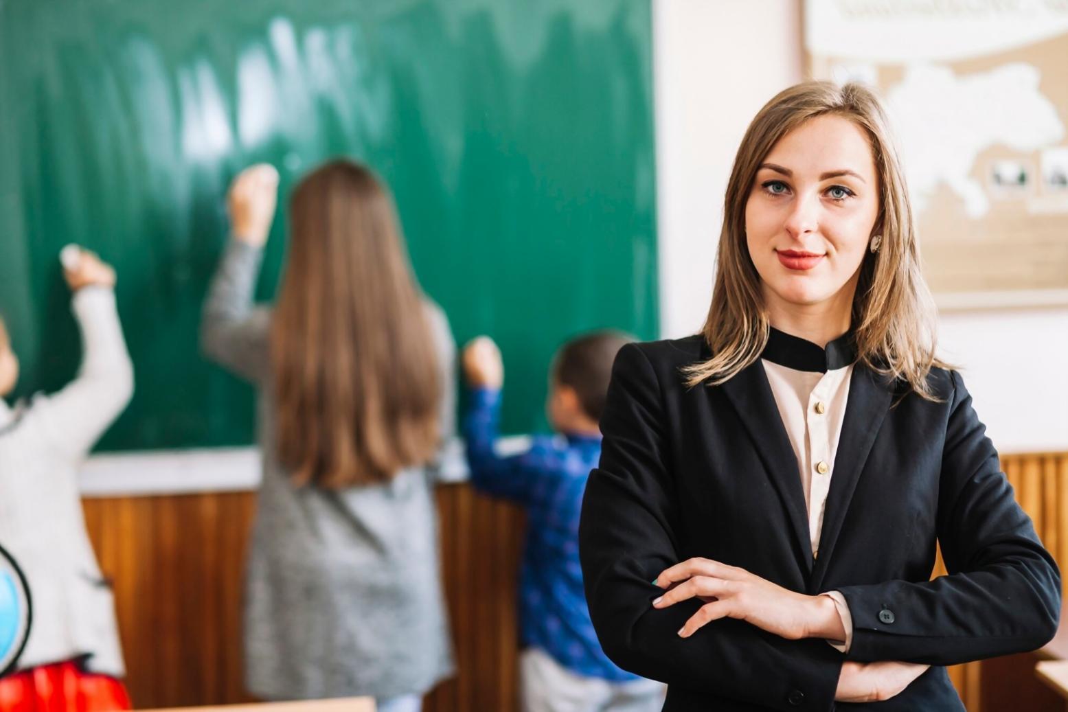 One-on-one financial coaching session at sparkdataflow classroom